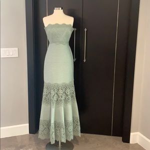 TADASHI SHOJI EVENING GOWN .
